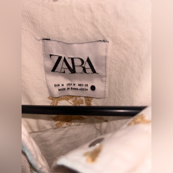 Zara White Jacket with Gold Accents - Picture 5 of 6